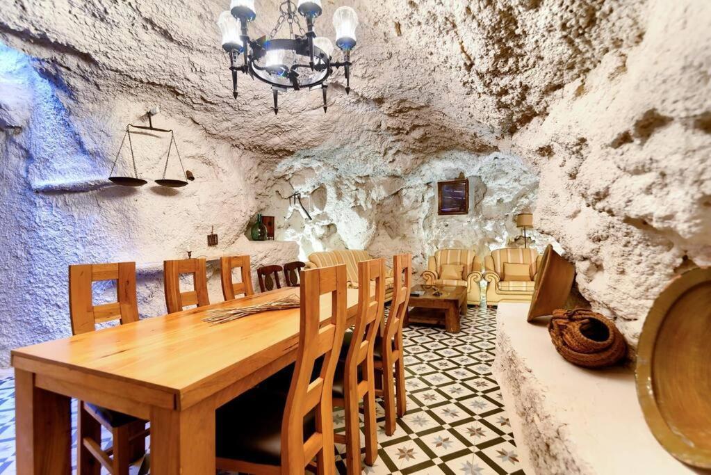 Cueva Con Jacuzzi A 20 Minutos De Valencia Villa Benaguacil Eksteriør bilde