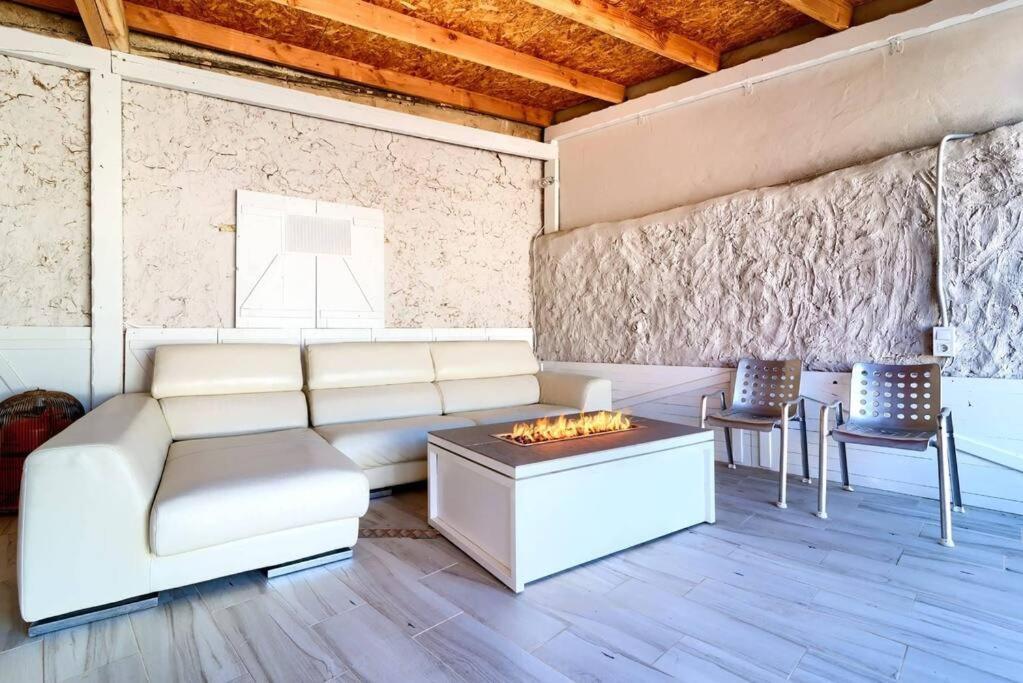 Cueva Con Jacuzzi A 20 Minutos De Valencia Villa Benaguacil Eksteriør bilde